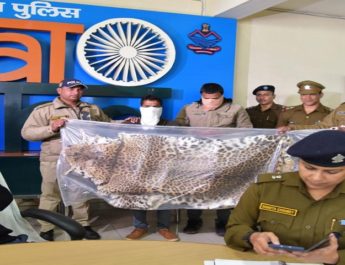 तेंदुए की खाल के साथ दो अंतरराज्यीय तस्कर गिरफ्तार 4 Hello Uttarakhand News »