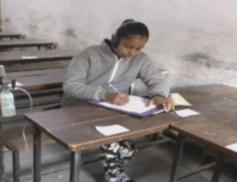ऑक्सीजन सिलेंडर के सहारे ये छात्रा दे रही है परीक्षा 2 Hello Uttarakhand News »