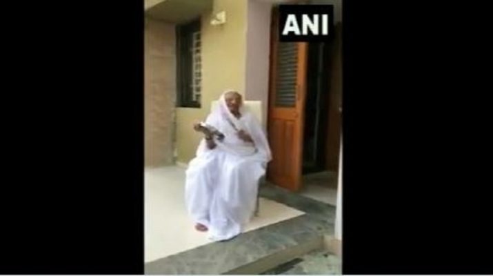 देखें: प्रधानमंत्री नरेंद्र मोदी की मां आवश्यक सेवाएं प्रदान करने वालों के लिए बर्तन बजाते हुए 1 Hello Uttarakhand News »