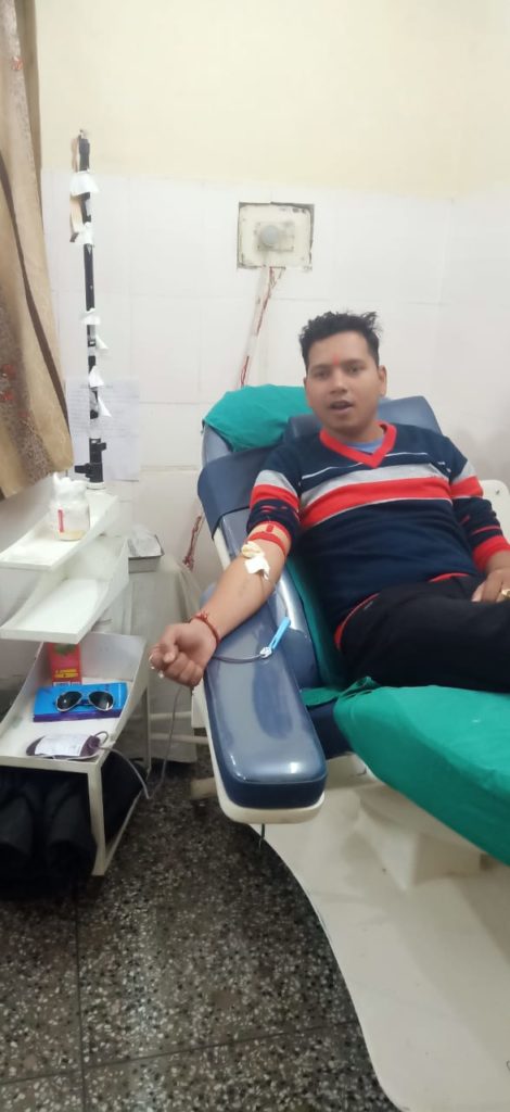 पिथौरागढ़ पुलिस के जवान ने रक्तदान कर बचाई छत से गिरकर घायल व्यक्ति की जान 2 Hello Uttarakhand News »