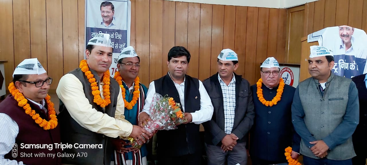 रविंद्र सिंह आनंद ने थामा आम आदमी पार्टी का हाथ 2 Hello Uttarakhand News »