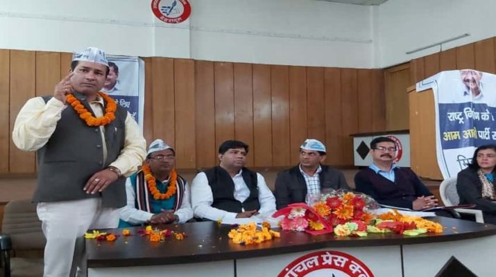 रविंद्र सिंह आनंद ने थामा आम आदमी पार्टी का हाथ 18 Hello Uttarakhand News »