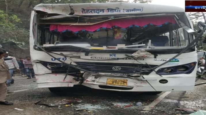 आशारोड़ी के पास दो बसों में जबरदस्त भिड़ंत, 12 घायल 1 Hello Uttarakhand News »