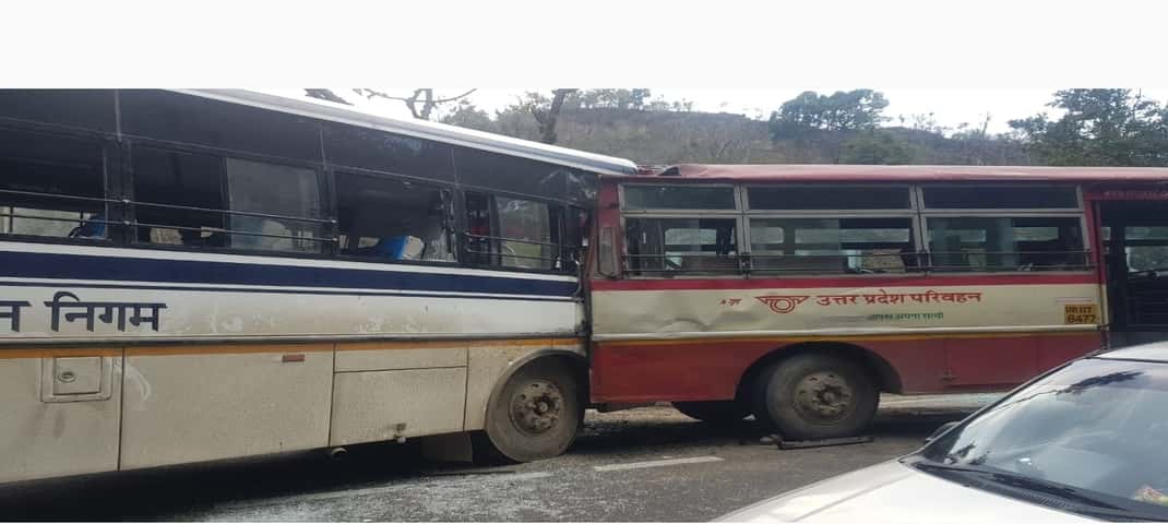 आशारोड़ी के पास दो बसों में जबरदस्त भिड़ंत, 12 घायल 2 Hello Uttarakhand News »