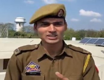 जम्मू कश्मीर पुलिस कांस्टेबल का रैप सॉन्ग वायरल, मेरे कंधों पर घर की जिम्मेदारी........ 2 Hello Uttarakhand News »