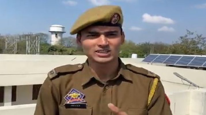 जम्मू कश्मीर पुलिस कांस्टेबल का रैप सॉन्ग वायरल, मेरे कंधों पर घर की जिम्मेदारी........ 1 Hello Uttarakhand News »