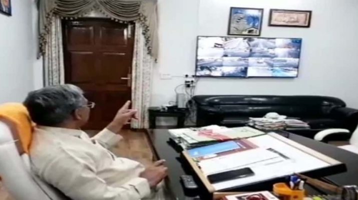 मुख्यमंत्री के कैंप कार्यालय को बनाया गया केन्द्रीकृत कंट्रोल रूम 1 Hello Uttarakhand News »