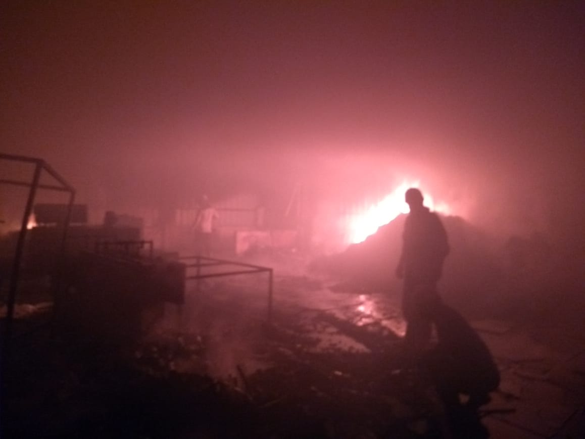 नील इंटरप्राइज़िज़ में भीषण आग, आग पर पाया गया क़ाबू, नहीं हुई कोई जनहानि 2 Hello Uttarakhand News »