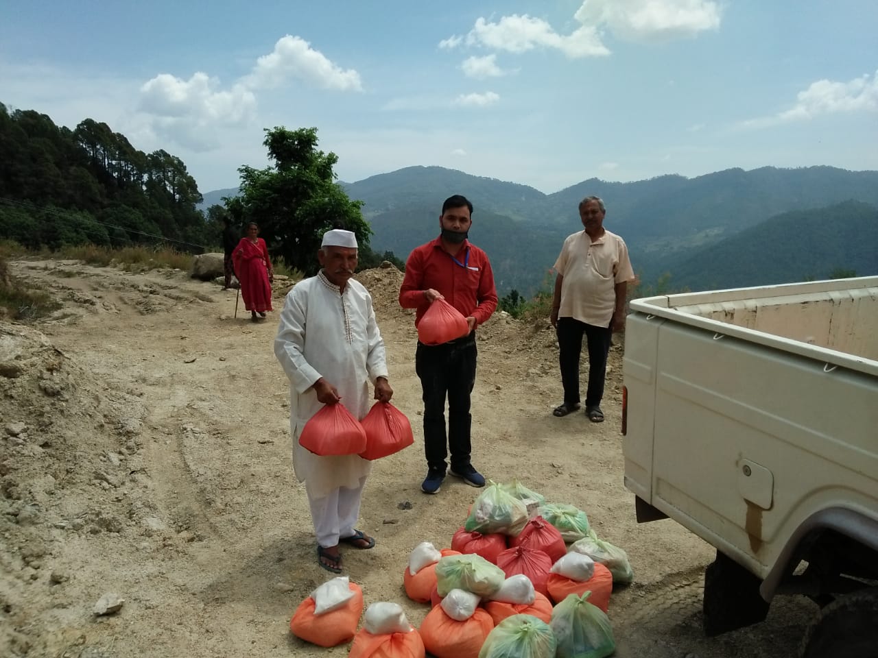 जिलाधिकारी के निर्दैश पर जनपद बागेश्वर में विभिन्न विभागों व समाजसेवी संस्थाओं की परस्पर कार्ययोजनाऐं 3 Hello Uttarakhand News &raquo;