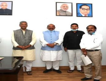 कांग्रेस अध्यक्ष प्रीतम सिंह ने मुख्यमंत्री से मुलाकात कर इन विभिन्न मामलो पर सौंपा ज्ञपान 3 Hello Uttarakhand News »