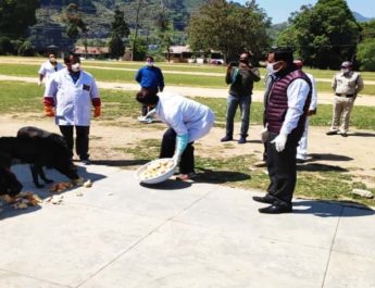 पिथौरागढ़: पशुपालन विभाग गौवंशीय व श्वान पशुओं की चारा-पानी की कर रहा है व्यवस्था 4 Hello Uttarakhand News »