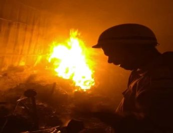 नील इंटरप्राइज़िज़ में भीषण आग, आग पर पाया गया क़ाबू, नहीं हुई कोई जनहानि 3 Hello Uttarakhand News »