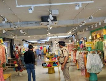 शोरूम में ए0सी0 चलाने पर पांच शोरूम मैनेजर गिरफ्तार 2 Hello Uttarakhand News »