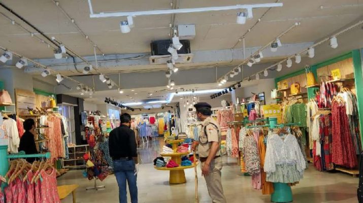 शोरूम में ए0सी0 चलाने पर पांच शोरूम मैनेजर गिरफ्तार 11 Hello Uttarakhand News »