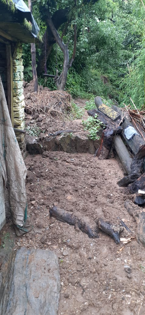 पिथौरागढ़ के बंगापानी तहसील में भारी बारिश ने मचाया कहर, एक बच्चे समेत चार लोग हुए घायल 3 Hello Uttarakhand News »