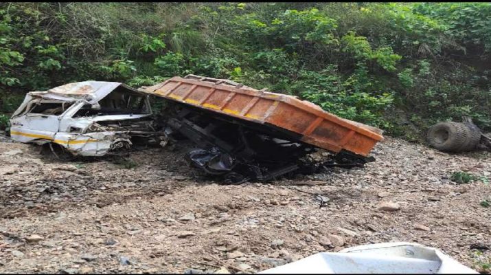 टिप्पर अनियंत्रित होकर खाई में जा गिरा, चालक की मौत 1 Hello Uttarakhand News »