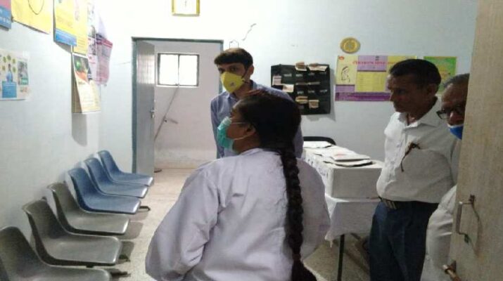 जिलाधिकारी मंगेश घिल्डियाल ने किया कंदीसोड तहसील व विकास खंड कार्यालय सीएचसी का किया औचक निरीक्षण, दिये यह निर्देश 1 Hello Uttarakhand News »