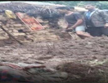 उत्तराखंड: द्वाराहाट में भारी बारिश से गिरा दो मंजिला मकान, तीन की मौत, एक घायल 4 Hello Uttarakhand News »