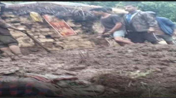 उत्तराखंड: द्वाराहाट में भारी बारिश से गिरा दो मंजिला मकान, तीन की मौत, एक घायल 1 Hello Uttarakhand News »
