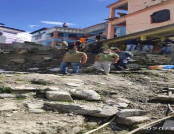 सचिव पर्यटन दिलीप जावलकर पैदल 18 किलोमीटर की चढ़ाई चढ़कर पहुंचे केदारनाथ धाम, 104 करोड़ रुपये से किए जाने वाले कार्यों का किया नियोजन 2 Hello Uttarakhand News »