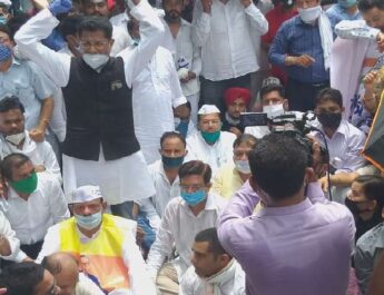 राजभवन कूच में उमड़ा कांग्रेसियों का जन सैलाब, पुलिस व कांग्रेसी कार्यकर्ताओं में धक्का मुक्की 2 Hello Uttarakhand News »