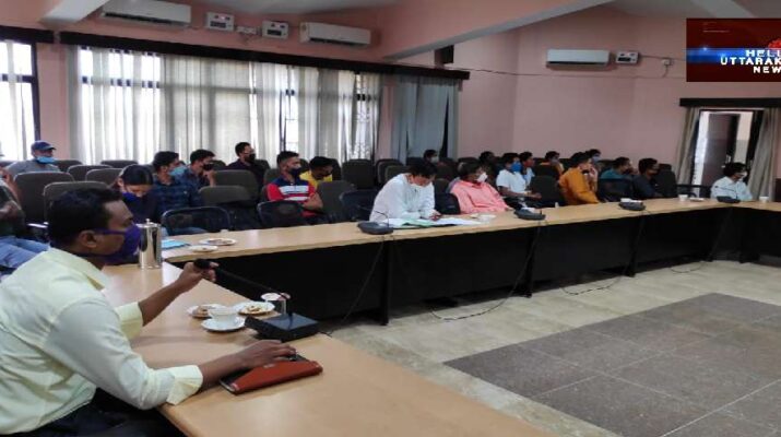 पिथौरागढ़ में पिरूल (चीड़ की पत्तियां) एवं अन्य प्रकार के ईंधनों से विद्युत उत्पादन द्वारा रोजगार के अवसर तथा राज्य की ऊर्जा की आवश्यकताओं को पूर्ण करने के लिए हुई अनुश्रवण समिति की बैठक 1 Hello Uttarakhand News »