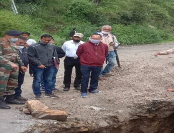 आयुक्त कुमाऊँ मंडल ने की आपदा से हुई क्षति उपरांत पुनर्निर्माण कार्यों की समीक्षा, क्षेत्र में दैवीय आपदा से हुई क्षति उपरांत दिए यह महत्वपूर्ण निर्देश 3 Hello Uttarakhand News »