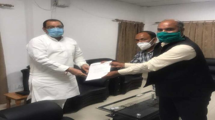 उत्तराखंड ट्रांसपोर्ट यूनियन (टैक्सी, maixi) के प्रतिनिधि मंडल ने की परिवहन मंत्री यशपाल आर्य से मुलाकात, अपनी समस्याओं को लेकर दिया ज्ञापन 1 Hello Uttarakhand News »