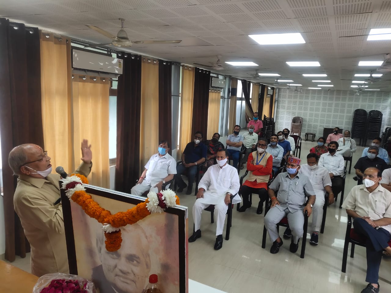 भाजपा प्रदेश कार्यालय पर स्वर्गीय अटल बिहारी वाजपेयी को उनकी पुण्यतिथि पर दी गई श्रद्धांजलि 2 Hello Uttarakhand News »