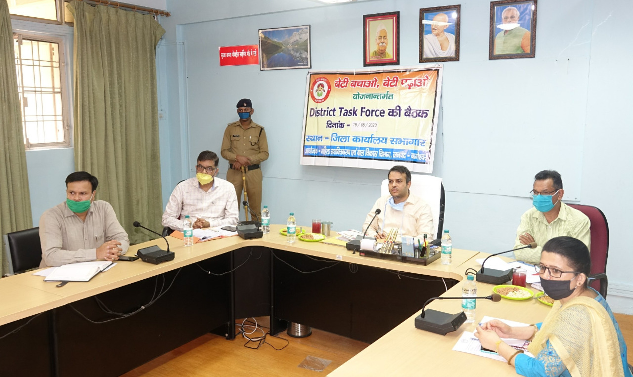 बागेश्वर में बेटी बचाओ-बेटी पढाओ योजना के सफल क्रियान्वयन के लिए जिला टॉस्क फोर्स समिति की हुई बैठक, लिए गए यह महत्वपूर्ण फैसले 2 Hello Uttarakhand News »