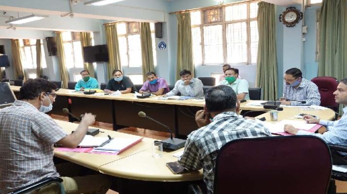 बागेश्वर: जनपद में कोरोना संक्रमण के बढ़ते मामलों के मध्यनजर जिलाधिकारी विनीत कुमार ने की आवश्यक बैठक आयोजित 1 Hello Uttarakhand News »