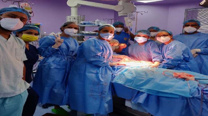 एम्स में 24 वर्षीय युवती के शरीर से 41 किलोग्राम के ओवरियन ट्यूमर का किया गया सफल ऑपरेशन 1 Hello Uttarakhand News »