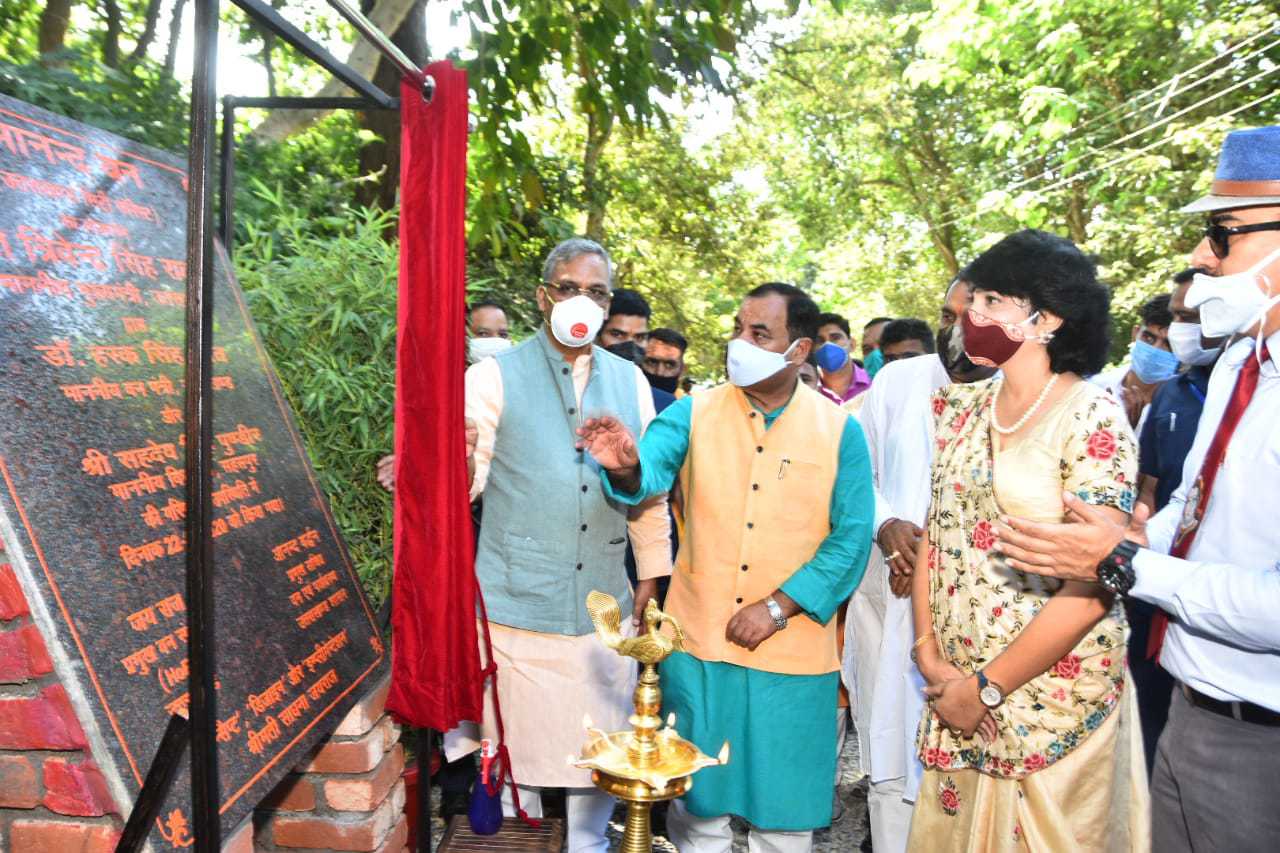 मुख्यमंत्री त्रिवेन्द्र सिंह रावत एवं वन मंत्री डॉ. हरक सिह रावत ने किया झाझरा वन रेंज परिसर में उत्तराखण्ड सिटी फॉरेस्ट ‘आनन्द वन’ का लोकापर्ण 2 Hello Uttarakhand News »