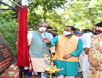 मुख्यमंत्री त्रिवेन्द्र सिंह रावत एवं वन मंत्री डॉ. हरक सिह रावत ने किया झाझरा वन रेंज परिसर में उत्तराखण्ड सिटी फॉरेस्ट ‘आनन्द वन’ का लोकापर्ण 4 Hello Uttarakhand News »