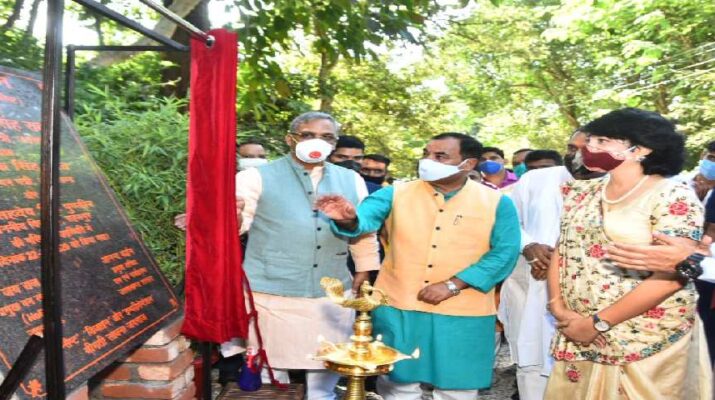 मुख्यमंत्री त्रिवेन्द्र सिंह रावत एवं वन मंत्री डॉ. हरक सिह रावत ने किया झाझरा वन रेंज परिसर में उत्तराखण्ड सिटी फॉरेस्ट ‘आनन्द वन’ का लोकापर्ण 1 Hello Uttarakhand News »