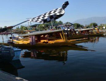 Jammu & Kashmir: Army conducted Shikaar race at Dal Lake 4 Hello Uttarakhand News »