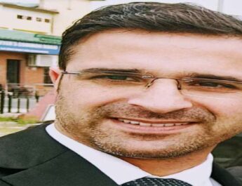 Jammu & Kashmir: Advocate Babar Qadri shot dead in Srinagar 4 Hello Uttarakhand News »