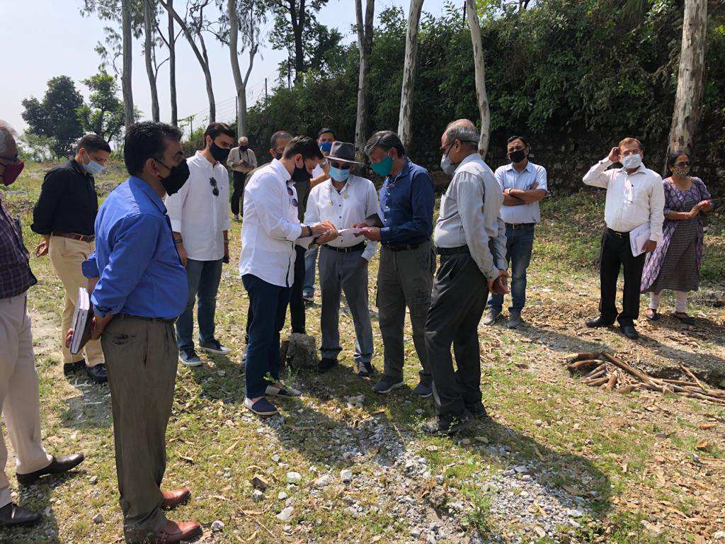 देहरादून मसूरी रोपवे परियोजना की भूमि चिन्हीकरण का कार्य हुआ आरंभ, सचिव पर्यटन ने देहरादून मसूरी रोपवे साइट व हाथीपांव स्थित जॉर्ज एवरेस्ट का किया निरीक्षण 2 Hello Uttarakhand News &raquo;