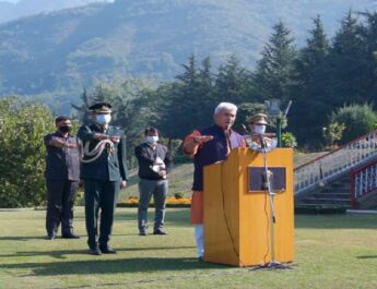 Jammu & Kashmir: Lt Governor administered Swachhta Pledge to officers, officials of Raj Bhavan and Civil Secretariat on Gandhi Jayanti 3 Hello Uttarakhand News »