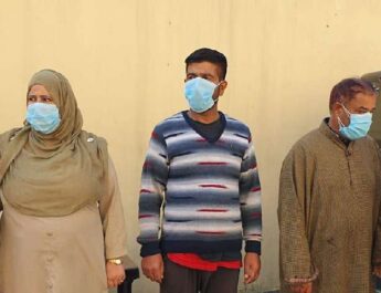 Jammu & Kashmir: Srinagar police busts gang of women burglars, Rs 90,000 recovered 3 Hello Uttarakhand News »