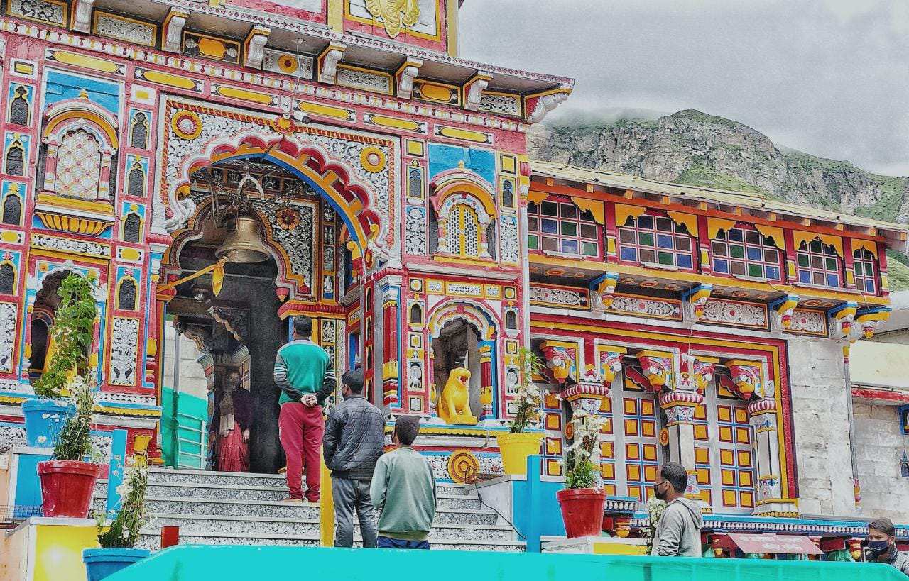 चारधाम यात्रा: कोरोना निगेटिव जांच रिपोर्ट की बाध्यता समाप्त होने के बाद ई पास की संख्या बढ़ - चारधाम देवस्थानम् प्रबंधन बोर्ड 4 Hello Uttarakhand News »