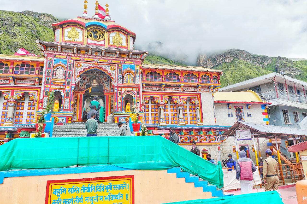 चारधाम यात्रा: कोरोना निगेटिव जांच रिपोर्ट की बाध्यता समाप्त होने के बाद ई पास की संख्या बढ़ - चारधाम देवस्थानम् प्रबंधन बोर्ड 3 Hello Uttarakhand News »