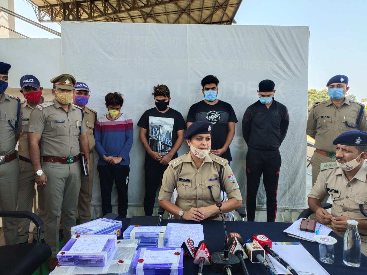 दून पुलिस ने आन लाइन सट्टे के अवैध करोबार में लिप्त अन्तर्राज्यीय गिरोह का किया पर्दाफाश, अम्बाला से 04 अभियुक्तों गिरफ्तार 2 Hello Uttarakhand News »