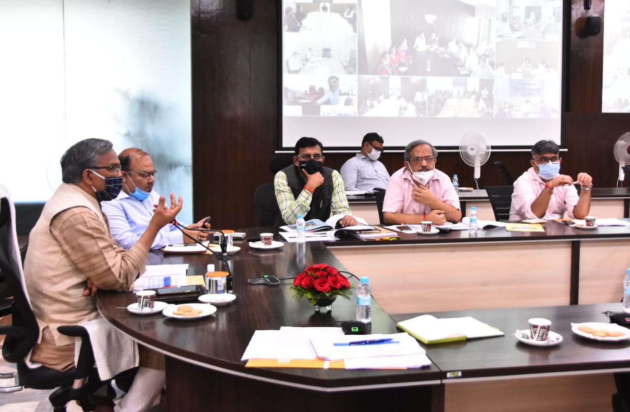 उत्तराखण्ड के उत्पादों का अम्ब्रेला ब्रांड बनाया जाएगा, ग्रोथ सेंटर लक्ष्य निर्धारित कर काम करें-मुख्यमंत्री त्रिवेन्द्र सिंह रावत 2 Hello Uttarakhand News »