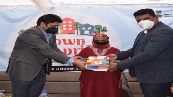 Jammu and Kashmir: "My Town My Pride" way towards building public trust, strengthening relationship with people - M Raju, Visited Pulwama, interacted with delegations & individuals 1 Hello Uttarakhand News »