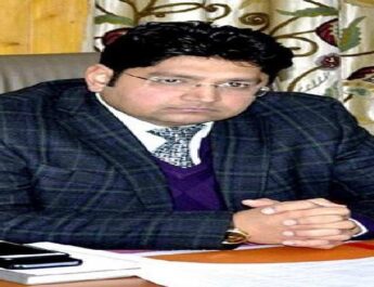 J&K: DC Pulwama visits Sangerwani, takes spot appraisal of road connectivity between Sangerwani & Yousmarg 4 Hello Uttarakhand News »