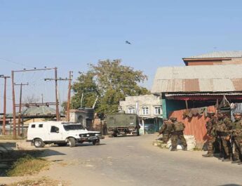 Kashmir: Three LeT militants killed in Pulwama,This group was involved in attack on CRPF at Pulwama yesterday: IGP Kashmir 2 Hello Uttarakhand News »