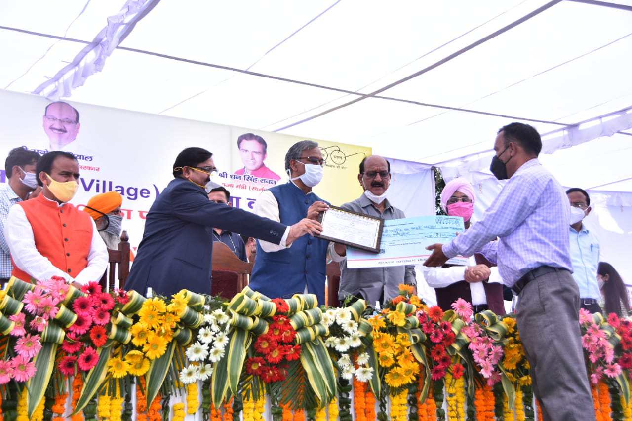 जैविक खेती उत्तराखण्ड की विशेषता है, जिसे बढ़ावा दिया जाना चाहिए-मुख्यमंत्री त्रिवेन्द्र सिंह रावत, 04 लाख किसानों को दिया गया ब्याजमुक्त ऋण-सहकारिता मंत्री धनसिंह रावत 2 Hello Uttarakhand News »