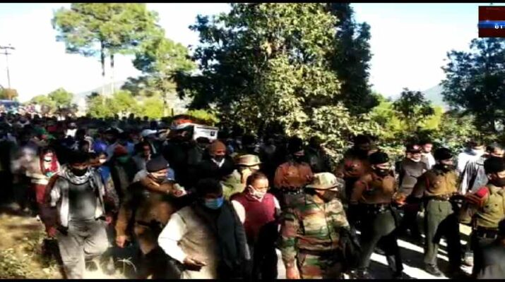 पौड़ी: पाकिस्तान की गोलीबारी में सूबेदार स्वतंत्र सिंह का पार्थिव शरीर पहुंचा उडियारी, पैतृक घाट पर होगा अंतिम संस्कार 1 Hello Uttarakhand News »
