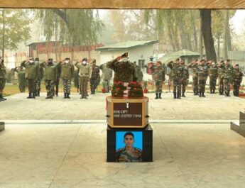 Jammu & Kashmir: Army paid tribute to Captain Ashutosh Kumar, Havildar CH Parveen Kumar and Sepoy Ryada Maheshwar who made the supreme sacrifice on 08 November 2 Hello Uttarakhand News »
